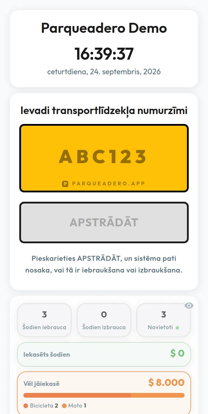Stāvvietu pārvaldības programmatūra: vadības panelis ar numura zīmi ABC123 un trim novietotiem transportlīdzekļiem