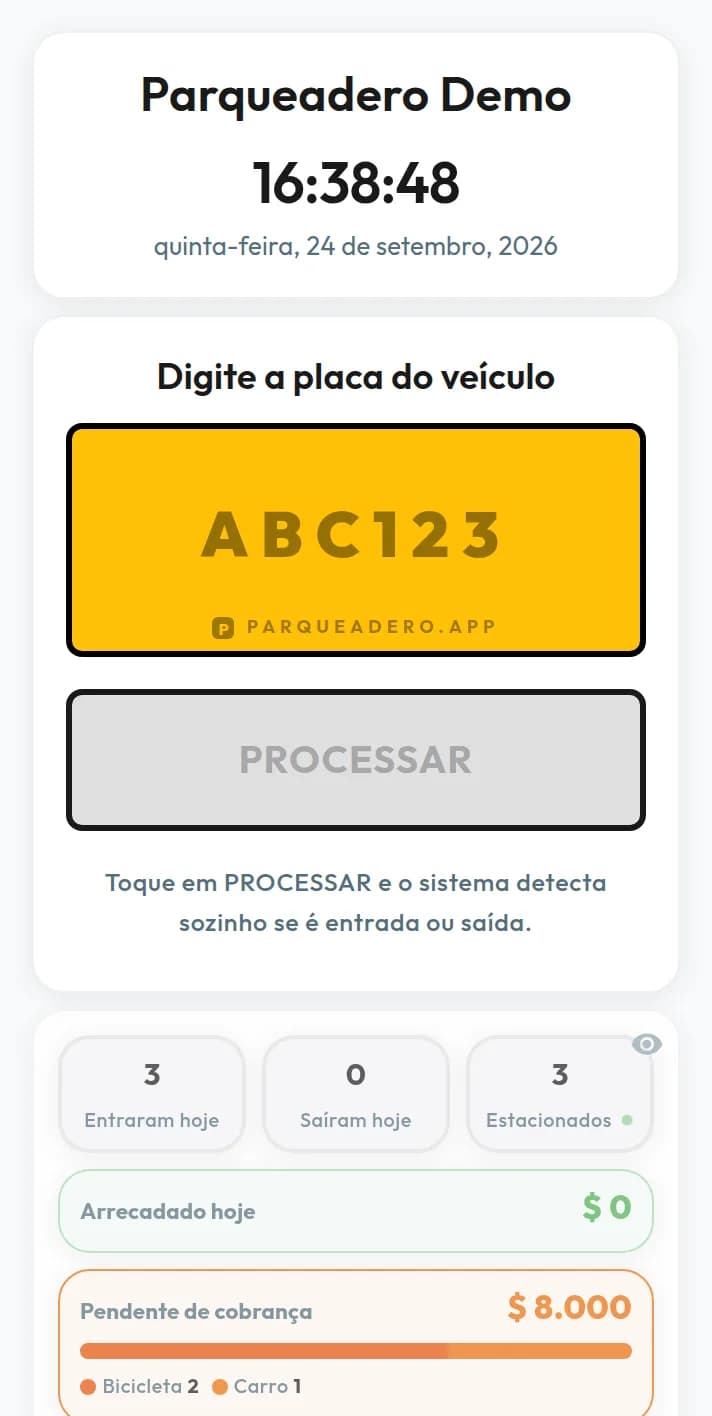 Software de estacionamento: o painel com a placa ABC123 e três veículos estacionados